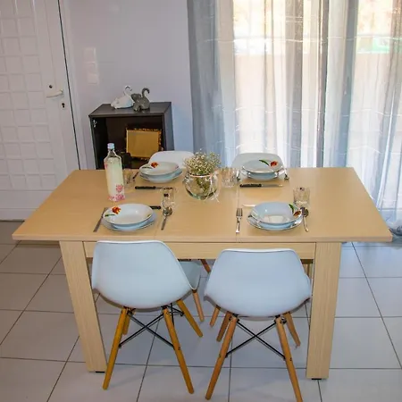 Central Town-modern 2-bedroom Resmo