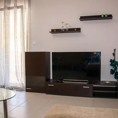 Central Town-modern 2-bedroom Daire Resmo