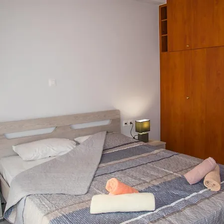 Central Town-modern 2-bedroom Daire