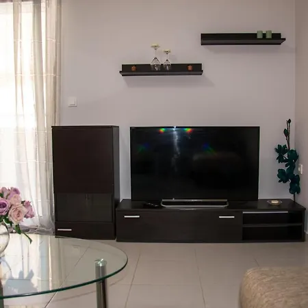 Central Town-modern 2-bedroom Appartamento *