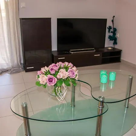 Central Town-modern 2-bedroom Appartamento *