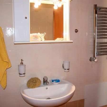 Central Town-modern 2-bedroom *